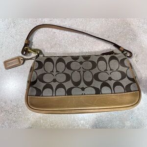 Coach Signature C Beige Canvas W/ Leather Clutch Bag J0671-06094